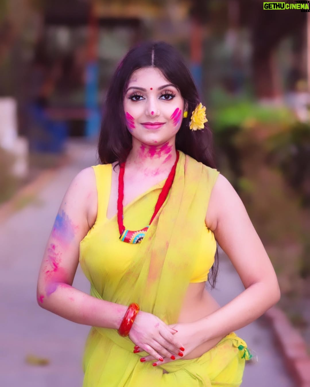 Ruspsa Saha - 9.8K Likes - Happy holi… 
p.c= @upamanyu_photography