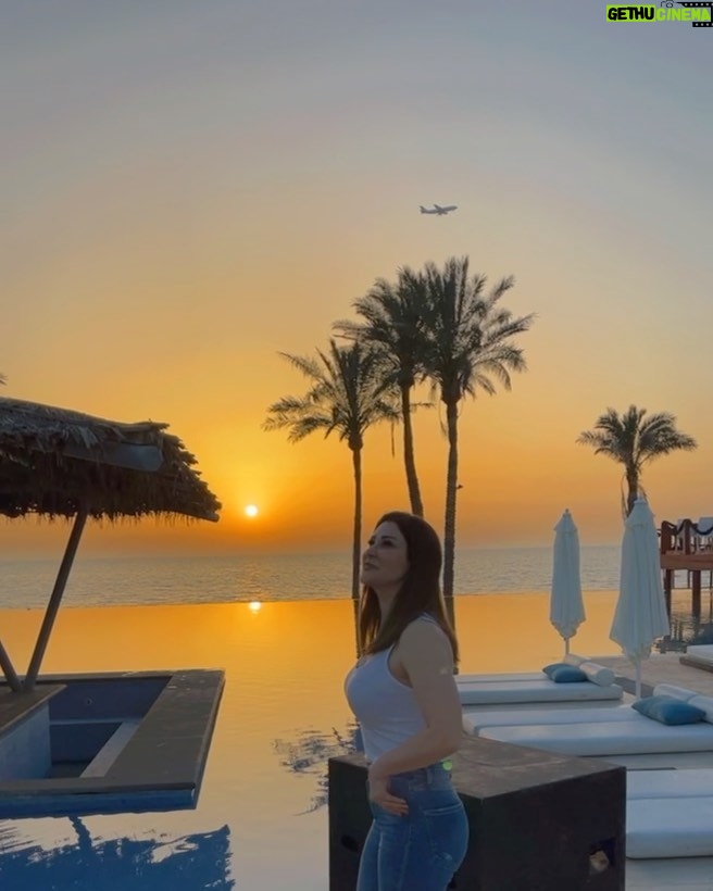 Rwad Aliu - 32.3K Likes - الغروب ؟ أو الشروق ؟ شو بتحبو أكتر ؟؟؟ 
#رمضان  #غروب_الشمس 
#sun  #sun_set  #ramadan  #dubai  #lebanon  #iraq  #syria