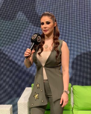 Rwad Aliu Instagram - 💇♀️ hairstyle by @donna.di.picca.ghasan 💄Makeup artist by @mahmoud_shameh 👗clothes by @gusto.nero.10