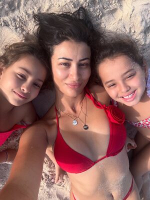 Rym Breidy Instagram - When we try hard to take a good selfie in the beach 🤣🤣🤣