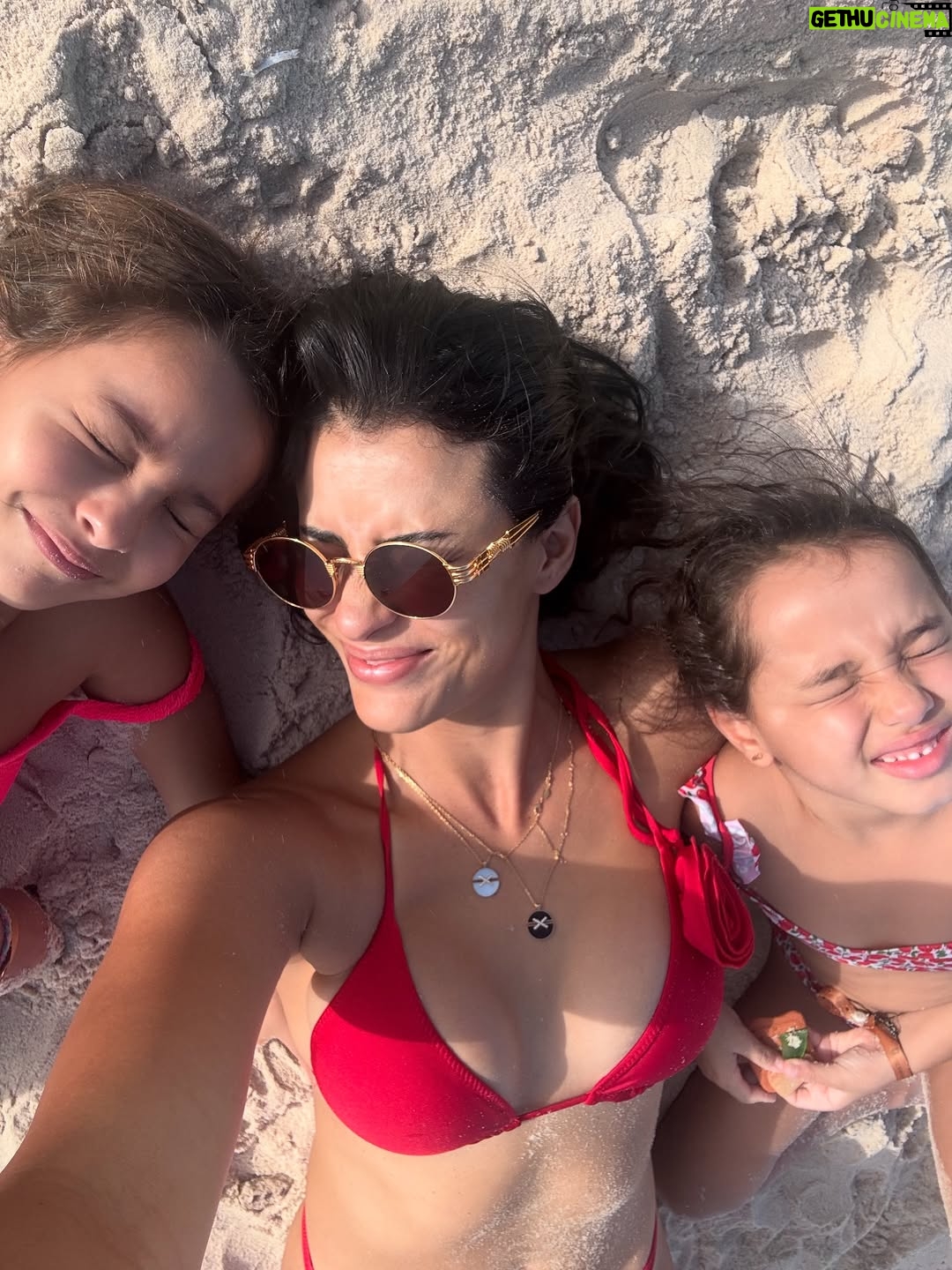 Rym Breidy - 28.8K Likes - When we try hard to take a good selfie in the beach 🤣🤣🤣