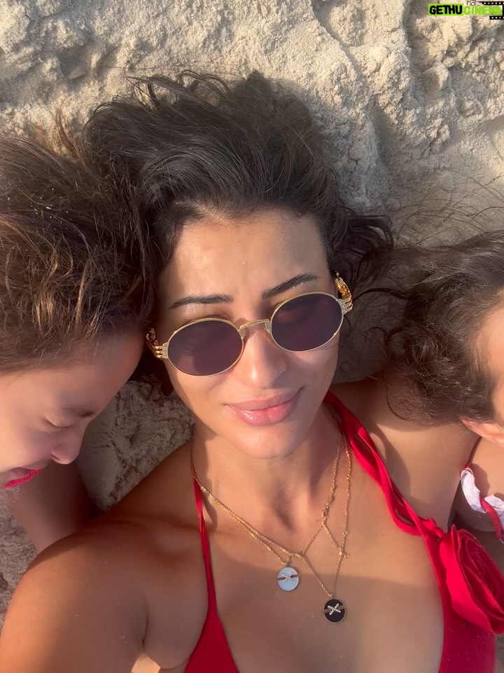 Rym Breidy - 28.8K Likes - When we try hard to take a good selfie in the beach 🤣🤣🤣