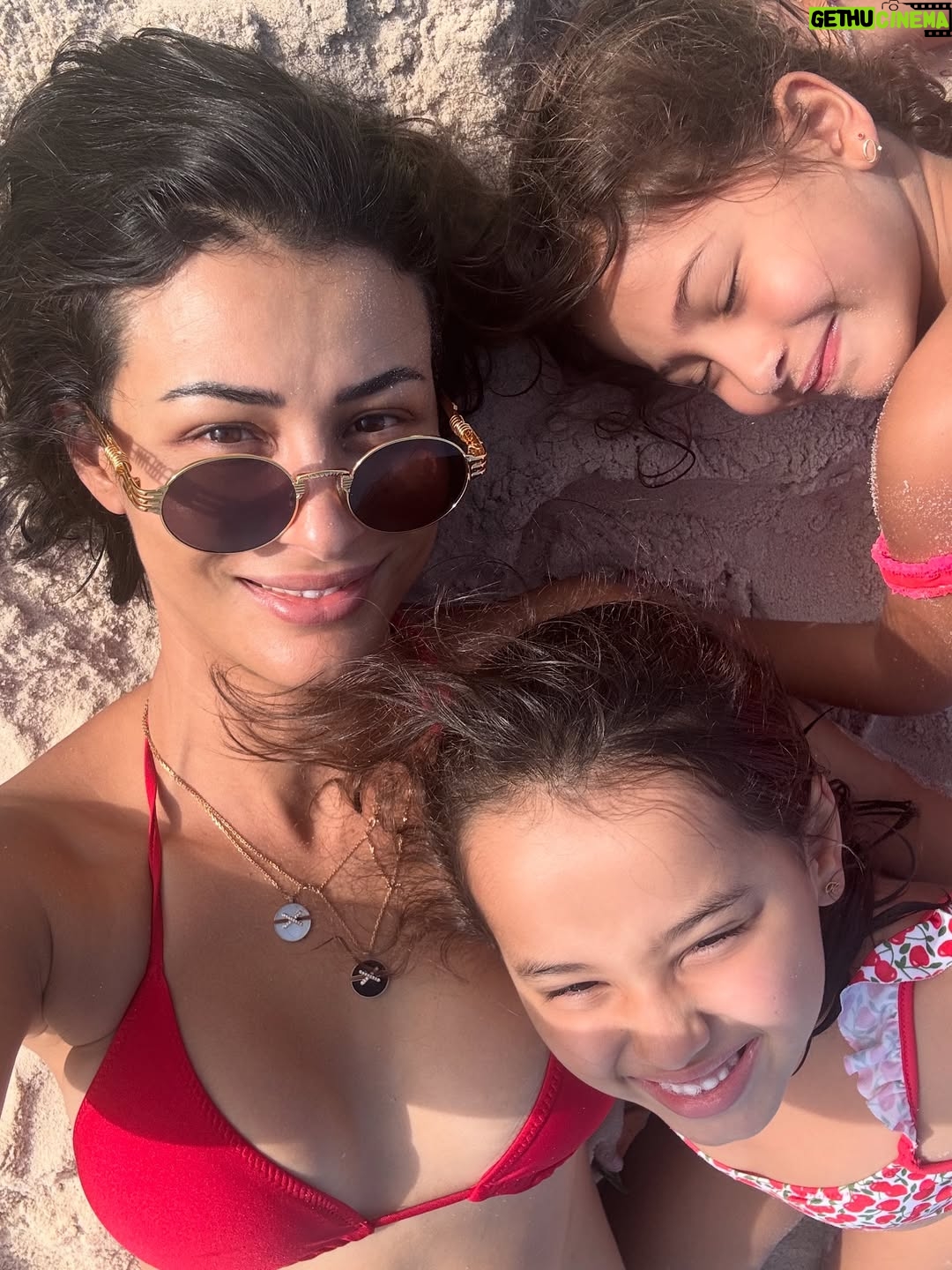 Rym Breidy - 28.8K Likes - When we try hard to take a good selfie in the beach 🤣🤣🤣