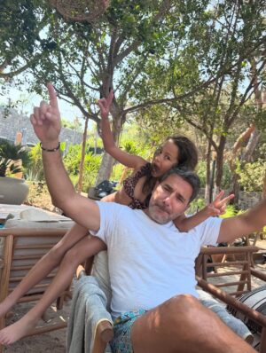 Rym Breidy Instagram - Bodrum vibes, family smiles, and sunshine in our hearts 🤍
Making memories where the sea meets the soul 🇹🇷✨
#Bodrum #FamilyTime #SummerMagic
@maxxroyalbodrum 💖💖💖