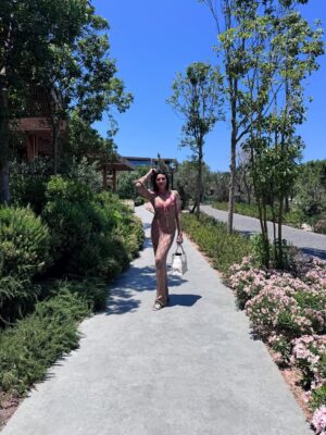 Rym Breidy Instagram - Bodrum vibes, family smiles, and sunshine in our hearts 🤍
Making memories where the sea meets the soul 🇹🇷✨
#Bodrum #FamilyTime #SummerMagic
@maxxroyalbodrum 💖💖💖