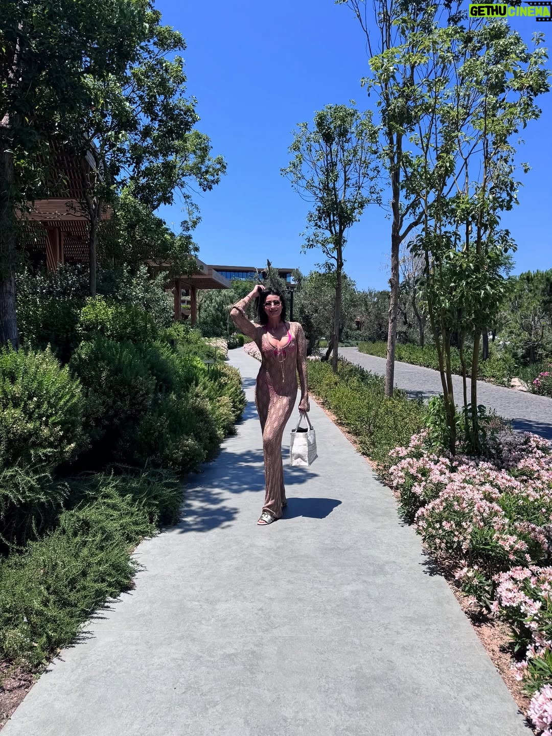Rym Breidy - 27.8K Likes - Bodrum vibes, family smiles, and sunshine in our hearts 🤍
Making memories where the sea meets the soul 🇹🇷✨
#Bodrum #FamilyTime #SummerMagic
@maxxroyalbodrum 💖💖💖