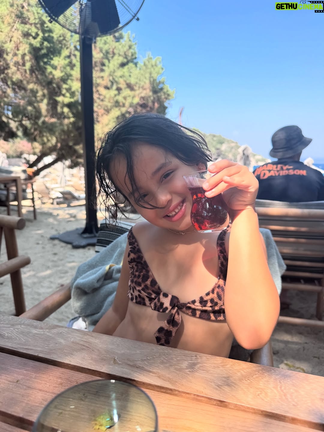 Rym Breidy - 27.8K Likes - Bodrum vibes, family smiles, and sunshine in our hearts 🤍
Making memories where the sea meets the soul 🇹🇷✨
#Bodrum #FamilyTime #SummerMagic
@maxxroyalbodrum 💖💖💖