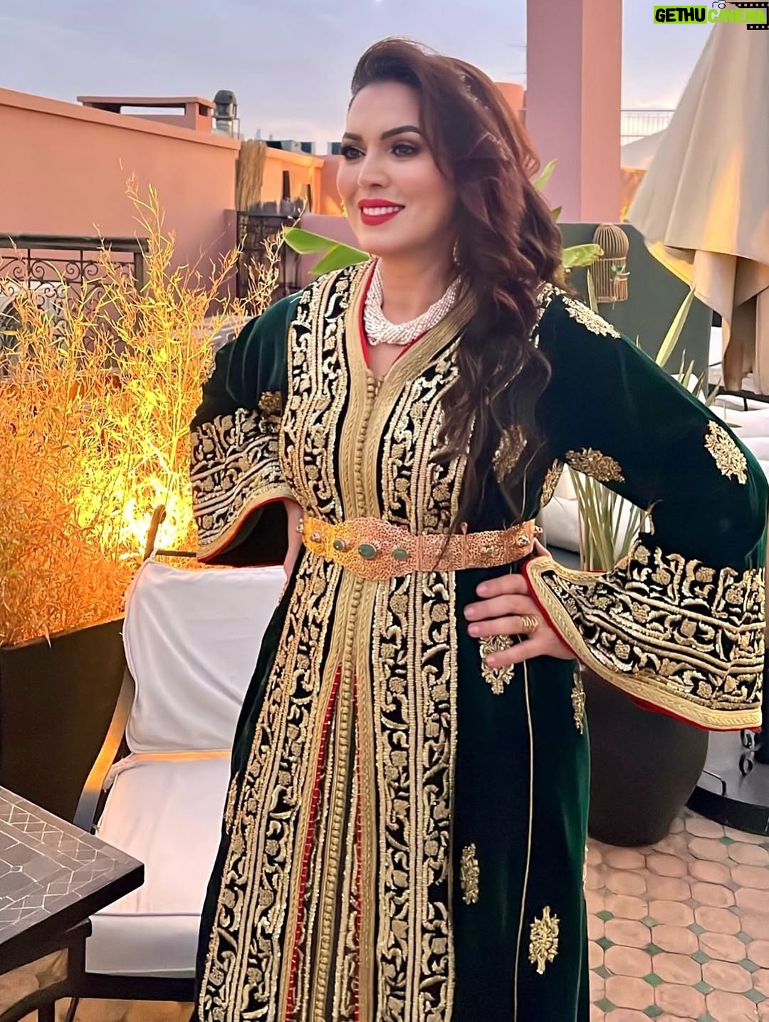 Saadia Ladib - 13.4K Likes - بهجة مراكش تزيد القفطان جمالا #♥ 
شكرا @makeup_armichi @negafa_armichi