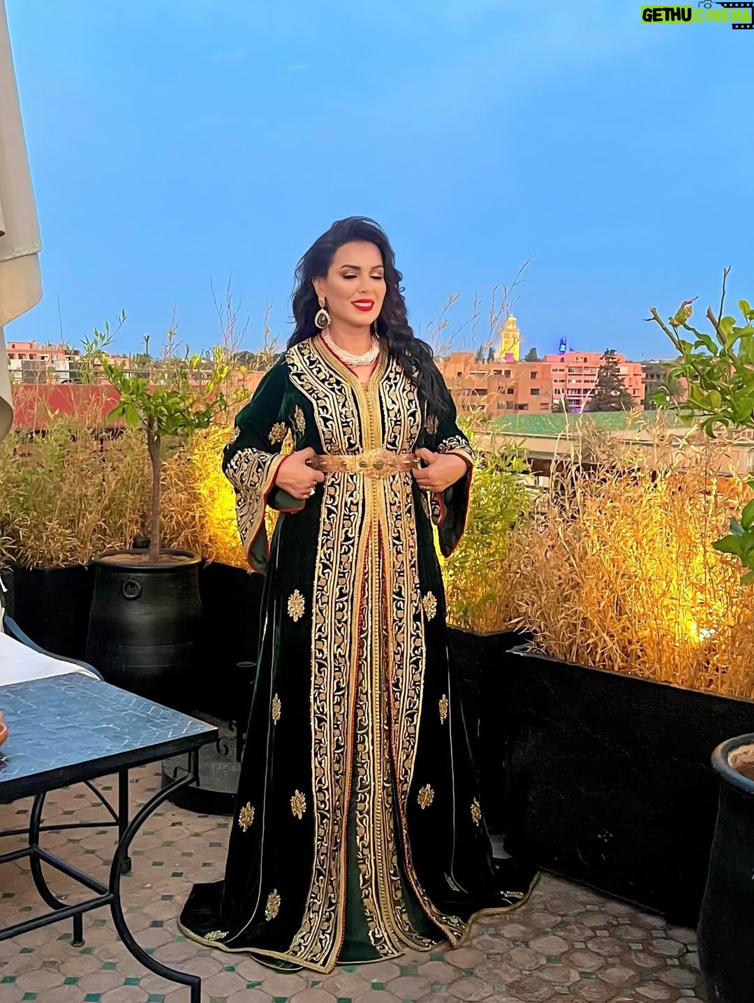 Saadia Ladib - 13.4K Likes - بهجة مراكش تزيد القفطان جمالا #♥ 
شكرا @makeup_armichi @negafa_armichi