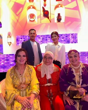 Saadia Ladib Instagram - مساء النور عليكم الحيبانات ديالي ، كيف جيناكم مع الفنانات لي كلنا كانبغيوهم وكبرنا معاهم من الصغر 😍❤️ ،
#lalalaroussa #marrakech #aloula #fatimazahraezakariae