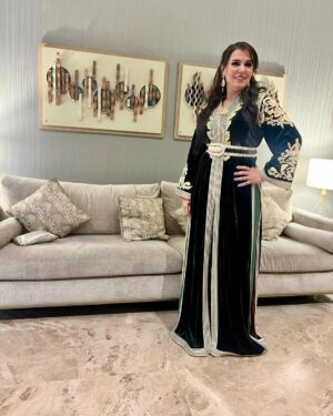 Saadia Ladib Instagram - القفطان المغربي همة وشان.احرص على ارتدائه في جل المناسبات.
شكرا للرائعتين @chez_nouhma @sarah_glowy
