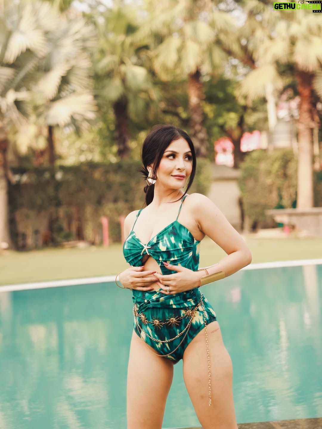 Saanya Khatter - 3 Likes - Tropical breeze, golden bling, and a slit that does all the talking 😏
Living my best soft glam life in @loveable_creation123 🤍