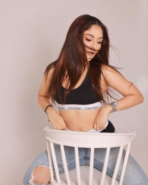 Saanya Khatter Instagram - Oops i did it again.. by it i mean slayed 😉 
.
.
.
.
.
.
.
.
.
[ Saanya Khatter, ck, denim, ripped jeans, calvin klein, photoshoot, b&w, ootd, casual wear, outfit ideas, outfit inspo ]