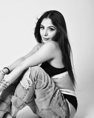 Saanya Khatter Instagram - Oops i did it again.. by it i mean slayed 😉 
.
.
.
.
.
.
.
.
.
[ Saanya Khatter, ck, denim, ripped jeans, calvin klein, photoshoot, b&w, ootd, casual wear, outfit ideas, outfit inspo ]