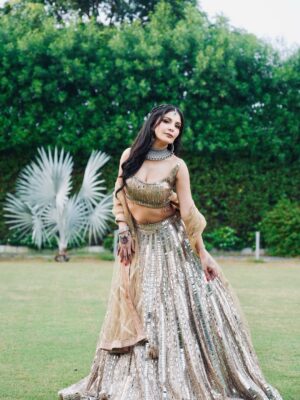 Saanya Khatter Instagram - May cause dizzy spells (from all the twirling 😉)
Wearing @chhabra_srs 
HMUA @makeupbyishamanchanda 
Jewellery @nityagehinijewels