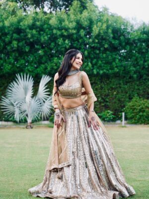 Saanya Khatter Instagram - May cause dizzy spells (from all the twirling 😉)
Wearing @chhabra_srs 
HMUA @makeupbyishamanchanda 
Jewellery @nityagehinijewels