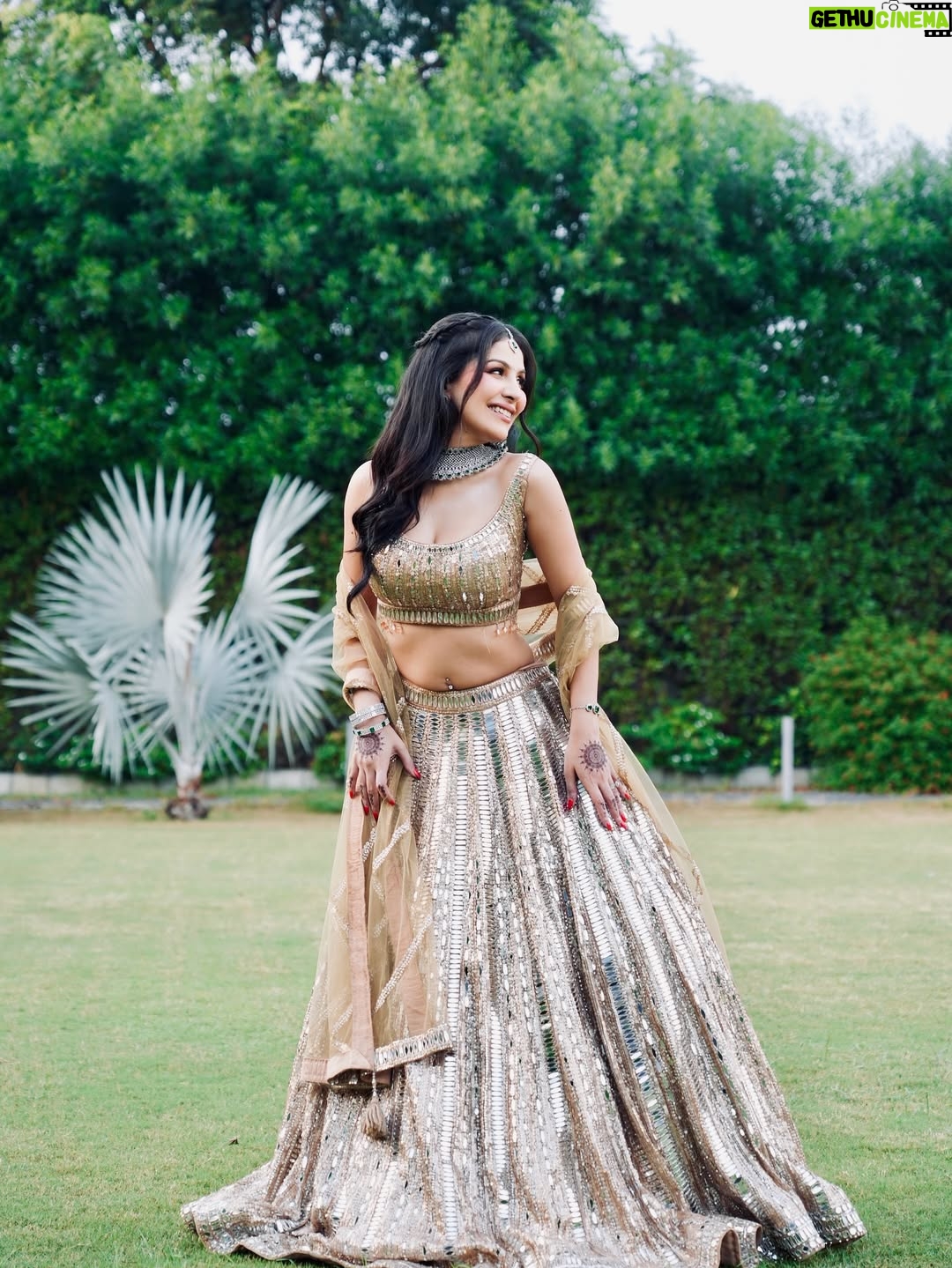 Saanya Khatter - 3 Likes - May cause dizzy spells (from all the twirling 😉)
Wearing @chhabra_srs 
HMUA @makeupbyishamanchanda 
Jewellery @nityagehinijewels