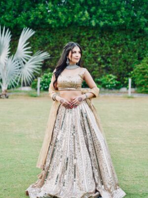 Saanya Khatter Instagram - May cause dizzy spells (from all the twirling 😉)
Wearing @chhabra_srs 
HMUA @makeupbyishamanchanda 
Jewellery @nityagehinijewels