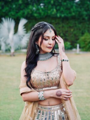 Saanya Khatter Instagram - May cause dizzy spells (from all the twirling 😉)
Wearing @chhabra_srs 
HMUA @makeupbyishamanchanda 
Jewellery @nityagehinijewels