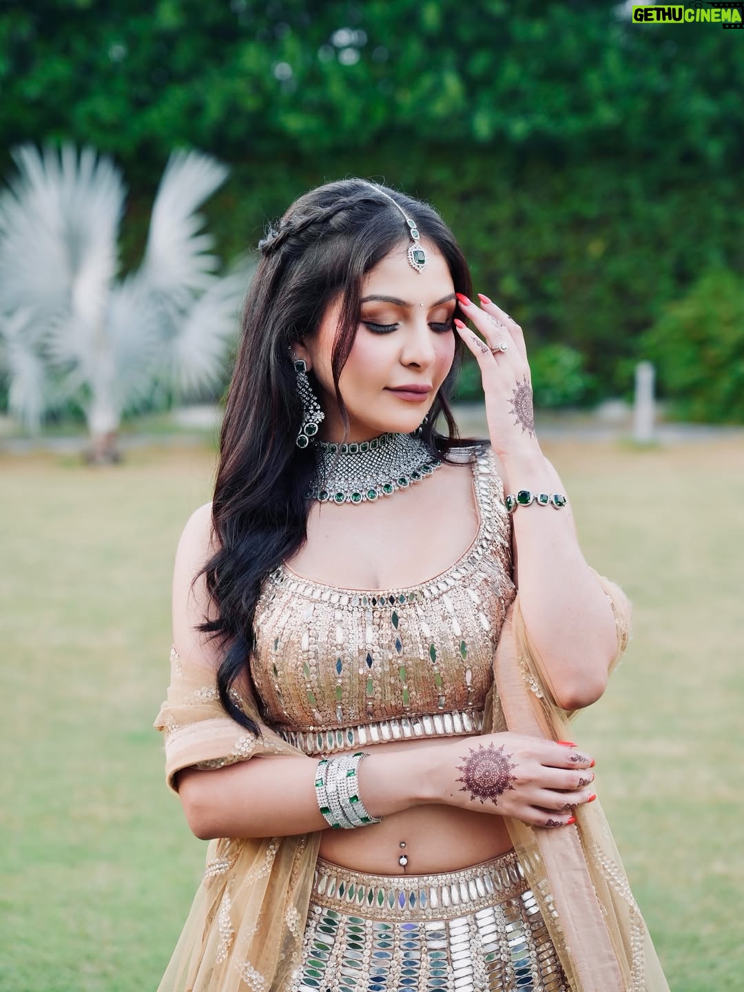 Saanya Khatter - 3 Likes - May cause dizzy spells (from all the twirling 😉)
Wearing @chhabra_srs 
HMUA @makeupbyishamanchanda 
Jewellery @nityagehinijewels