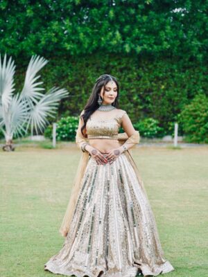 Saanya Khatter Instagram - May cause dizzy spells (from all the twirling 😉)
Wearing @chhabra_srs 
HMUA @makeupbyishamanchanda 
Jewellery @nityagehinijewels