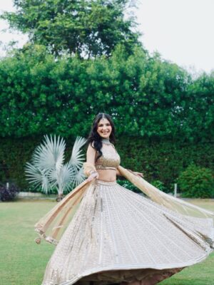 Saanya Khatter Instagram - May cause dizzy spells (from all the twirling 😉)
Wearing @chhabra_srs 
HMUA @makeupbyishamanchanda 
Jewellery @nityagehinijewels