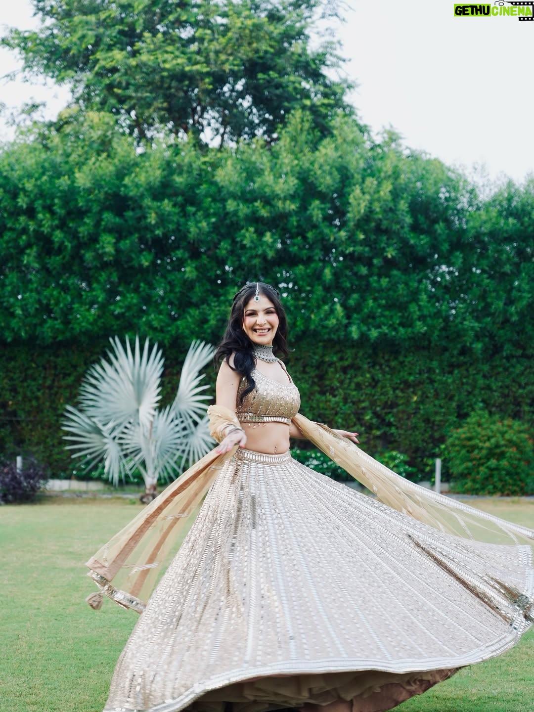 Saanya Khatter - 3 Likes - May cause dizzy spells (from all the twirling 😉)
Wearing @chhabra_srs 
HMUA @makeupbyishamanchanda 
Jewellery @nityagehinijewels