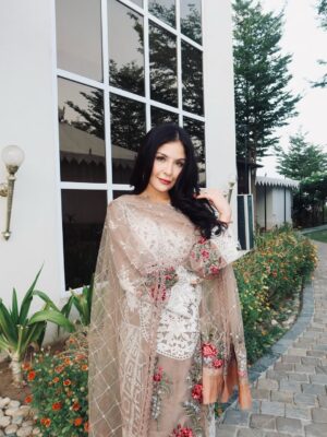Saanya Khatter Instagram - Song said it 😉 
Acting coy but plotting chaos under this dupatta 🤭💁🏻‍♀️ 
.
.
.
.
.
.
.
[ Saanya Khatter, indian wear, festive wear, pakistani suit, traditional wear, festival time, outfit ideas, ootd, outfit inspiration ]