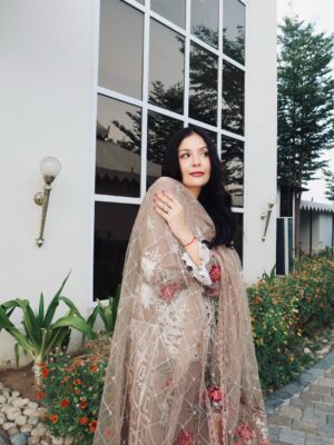 Saanya Khatter Instagram - Song said it 😉 
Acting coy but plotting chaos under this dupatta 🤭💁🏻‍♀️ 
.
.
.
.
.
.
.
[ Saanya Khatter, indian wear, festive wear, pakistani suit, traditional wear, festival time, outfit ideas, ootd, outfit inspiration ]