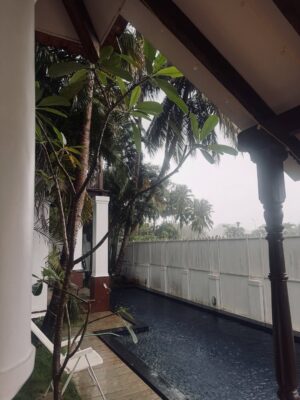 Saanya Khatter Instagram - ✨ Checked into history, checked out with memories ✨
Who knew a 150-year-old beauty in Goa could feel like home and a mini party spot rolled into one? 🌴🍹 From sipping cocktails under antique ceilings to giggling our way through courtyards older than all our group chats combined, this place gave us the perfect mix of heritage   holiday vibes🤍
🌺 Pro tip: Book your stay and use my code SAANYA10 to live this fairytale with a cheeky discount because who doesn’t want luxury that’s also easy on the wallet? 🛋️ @stayvista_official 
📍 Villa Arcangela
#hosted #vistaroom #goa #collaboration #partnership
