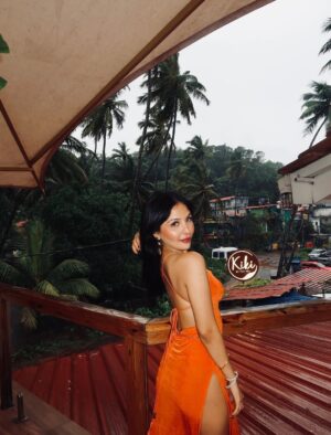 Saanya Khatter Instagram - POV: you found me at Kiki 😘💁🏻‍♀️ 
.
.
.
.
.
[ Saanya Khatter, Goa, Kiki, Sea, Sundowner spot, beachside, goa, travelgram, goa lovers, summertime, vacation ]