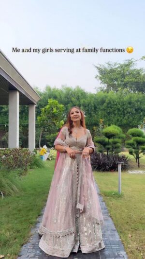 Saanya Khatter Instagram - would you invite us to your shaadi or nah? 💁🏻‍♀️ @karanaujla 

#girls #bffs #girlfriends #trending #fyp #karanaujla #karanaujlafans #punjabisongs