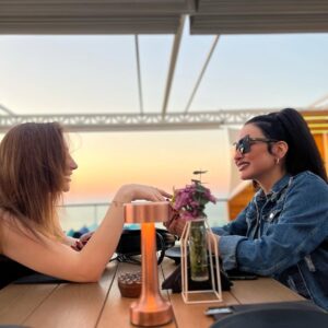 Safaa Sultaan Instagram - كل انجازاتي… رفيقة دربي وحياتي…. معك طول العمر سندك وبضهرك … هاد اليوم من سنة ال 2000 انا صرت ام وكان لقبي اصغر ام اليوم انا فخوره بأحلى بنت شكراً يارب على هالنعمه وربي يحميلي اميرتي املي ومايحرمني منها وشوفها وهي محققه كل احلامها وطموحاتها ويفرحني فيها ويخليلكن اولادكن …. Happy birthday my princess 👸🏻 @itsamaly