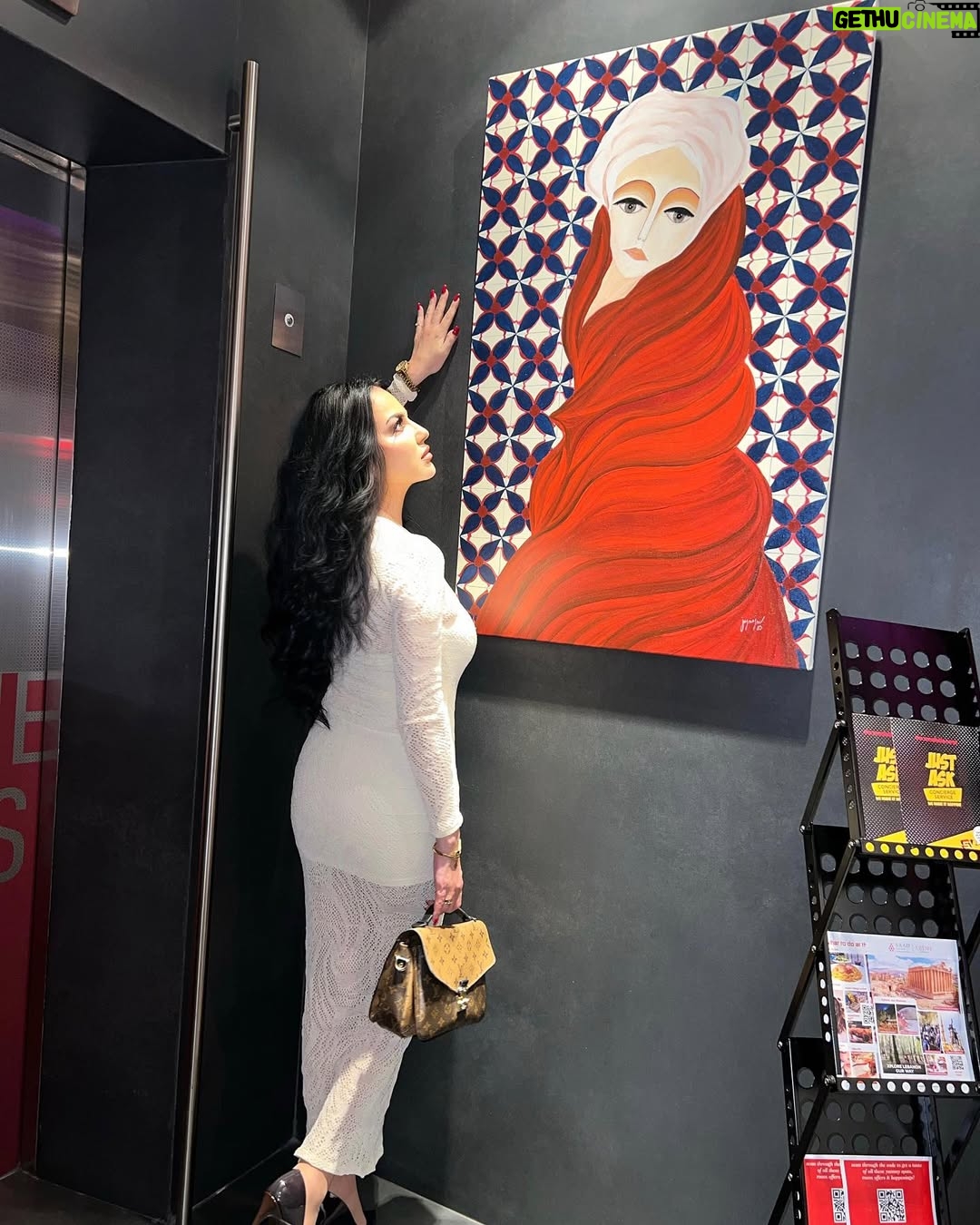 Safaa Sultaan - 52.5K Likes - الحياة حديقة مليئة بالبهجة والرضا وفرص السعادة. ستُصبح الحياة أكثر إيجابيّة لو نظرنا إليها بعين التفاؤل والأمل.
@thesmallville_hotel  @fadel_kamli_official 
@gracerady 
Soon :بلا تصنيف