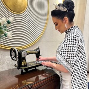 Safaa Sultaan Instagram - اختي رفيقتي وحبيبتي المبدعه دائماً شريكة كل لحظة نجاح وخاصةً بمايتعلق ببلادنا (فلسط..ين) المصممه المبدعه بنت القدس نيڤين بشيتي شكراً من القلب ومتل مااتفقنا نعمل لوك الملكه لبلدنا وكوفيتنا والنا الشرف …. وشكر كمان كتير كبير للصديق والفنان المبتكر يلي تعب معي بهاد اليوم المميز لأطلع بصوره تليق بالحدث العظيم يلي بيدعم قضيتنا جيكوب الغالي بحبكن كتير @nivin.bashiti @nivinbashitiofficial @jakoblambaz