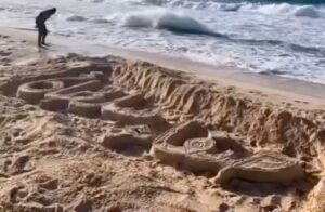 Safaa Sultaan Instagram - هذا شاطئ غز/ه العزه الجميل كتب شبابها اسمي عليه تعبيراً عن حبهم لي احبكم اضعاف الاضعاف من حبكم لي اهلي سندي وعزوتي الله ينصركم ولقاؤنا قريب على هذا الشاطئ شاطؤنا الفل/سط/يني سنعمرها بأيدينا ابناؤها وشعبها
@izakqawasmi @yazidabujarad