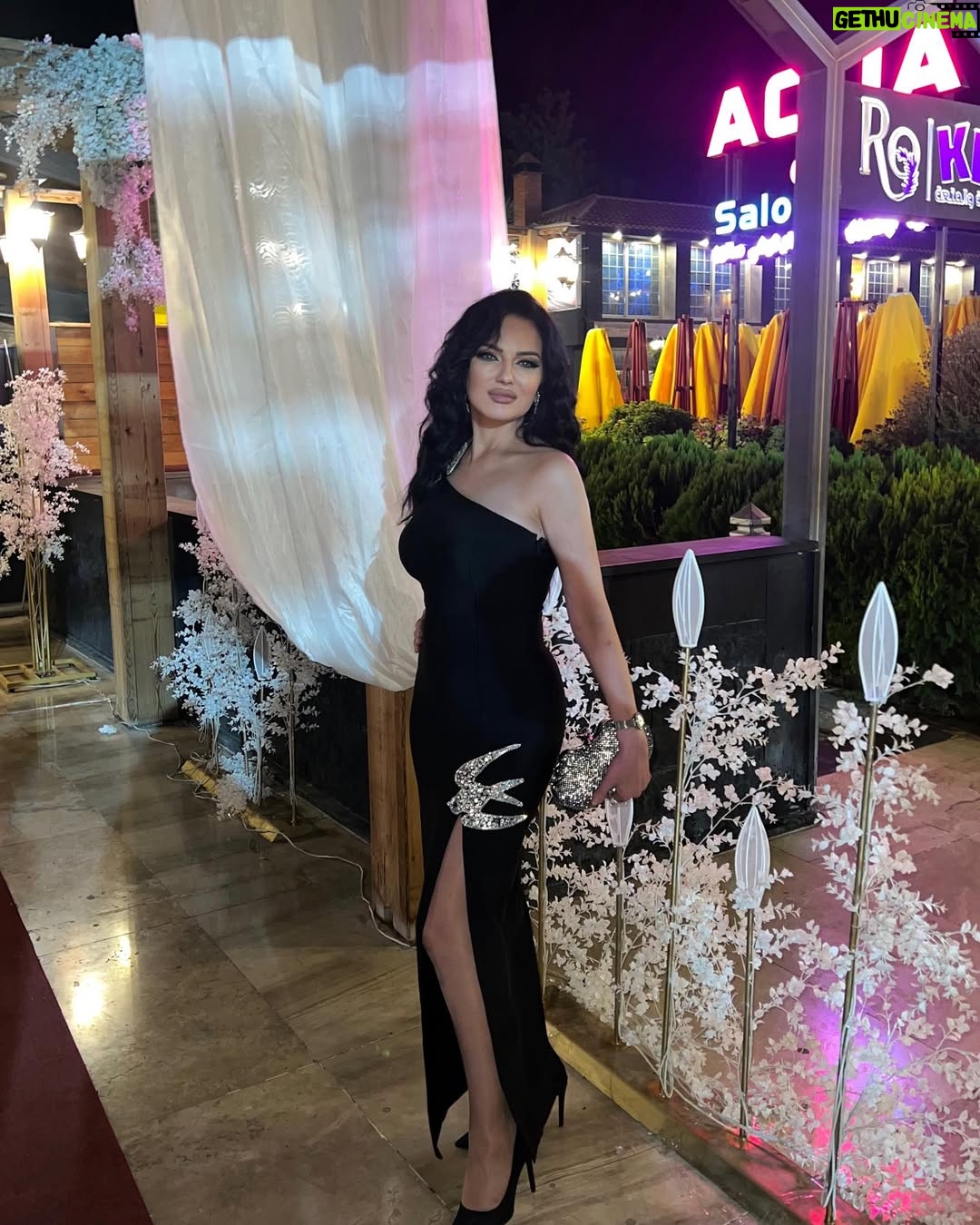 Safaa Sultaan - 25.9K Likes - المرأة القوية هي امرأة مصممة على القيام بشيء لا يفعله الآخرون.
