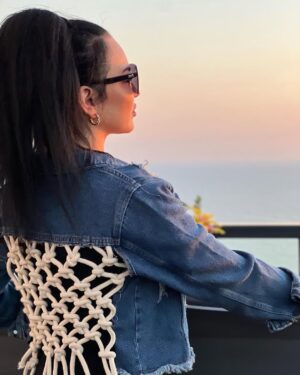 Safaa Sultaan Instagram - سنصبح أكثر قوة لو جعلنا من الأيام الصعاب سُلمًّا نصعد من خلاله نحو القمّة.
❤️♥️♥️❤️ @fadel_kamli_official @raouchearjaanbyrotana