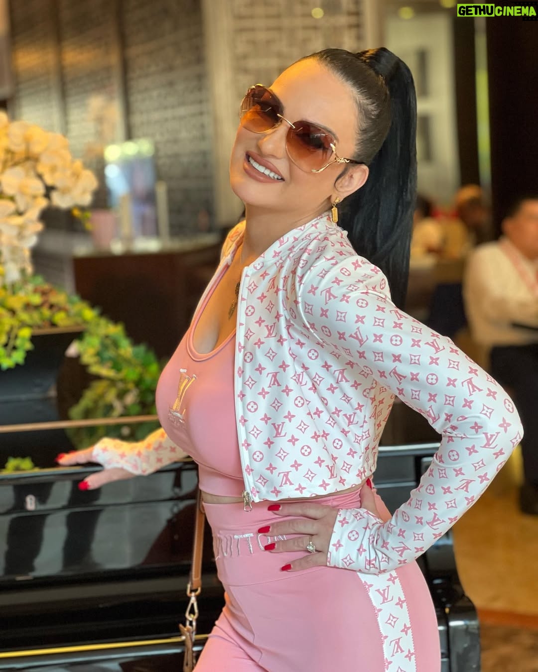 Safaa Sultaan - 74.6K Likes - أفضل أيام حياتنا هي الأيام التي سمحنا لها بالعيش

Thank you @gefinorrotana 
@fadel_kamli_official