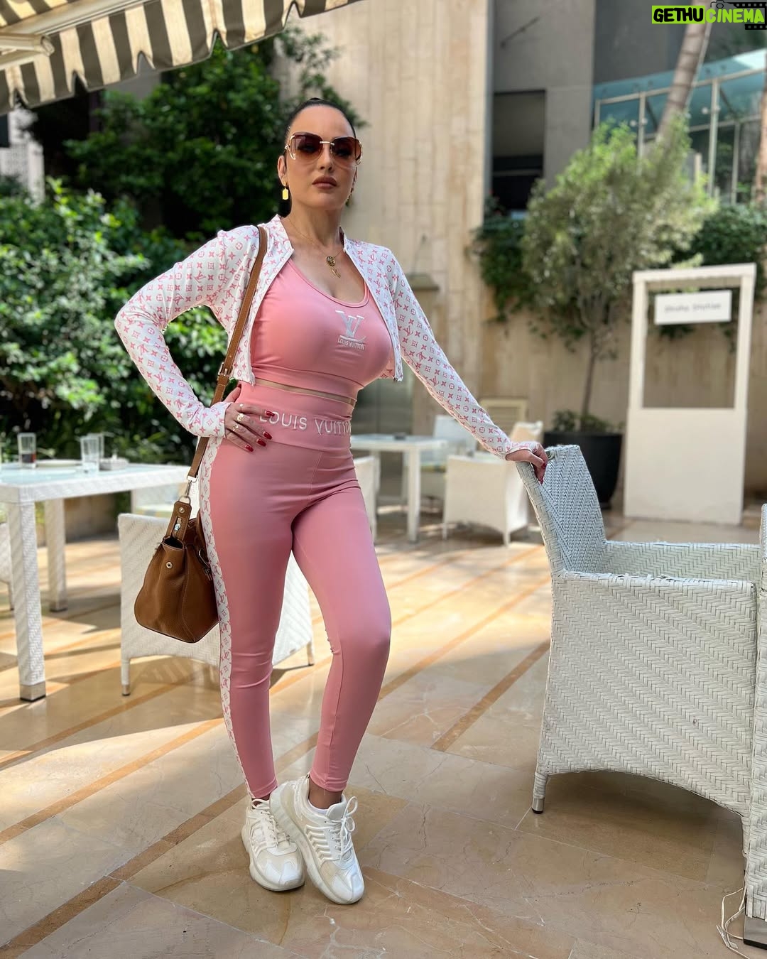 Safaa Sultaan - 74.6K Likes - أفضل أيام حياتنا هي الأيام التي سمحنا لها بالعيش

Thank you @gefinorrotana 
@fadel_kamli_official