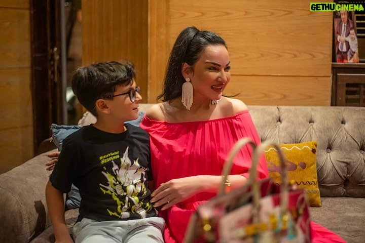 Safaa Sultaan - 37K Likes - لاقوني بمسلسل الصديقات (القطط) انتاج شركة قبنض واخراج الاستاذ محمد زهير رجب والمشرف الفني الاستاذ فراس الجاجة والصديق الغالي ايهم قبنض مع مجموعة من نخبة نجوم الدراما السورية ضمن السباق الرمضاني انشالله نكون عند حسن ظنكن متل العادة ادعولنا ♥️