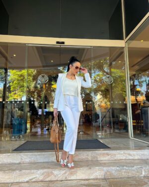 Safaa Sultaan Instagram - لا تحكم علي من كتاباتي !!
قد أكتب أشعارا عن الفراق ،،
بينما لم يبعد عني،، أحد !!
وقد أكتب غزلا يوحيك بأني همت ،، حبا !!
بينما لا اقصد أحد ،، لا تحكم على ابتساماتي !!
قد احمل وجعا واحاول كتمانه !!
لا تحكم علي أبدا !!
لأني سأخيب توقعاتك دائماً،،
ارتقي بفكرك فليس كل ما يكتب اقصد به حالي
أنها كلمات راقت لي
وخواطر كتبت وليس واقعي !!!! ❤
❤️ انثي الحوت ❤️
@gefinorrotana @fadel_kamli_official