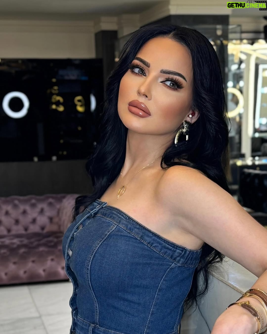 Safaa Sultaan - 52.9K Likes - ميك اب : وسام حسينو 💄
الفنانة الجميلة صفاء سلطان ❤️
#makeupartist @wesaamhsseno 💄
#hairstylist @sliman_alhalabi 

للضرورة الاتصال على الرقم 0966618881
.
.
.
.
.
.
#followforlike #makeupartist #followforfollowback #explore #explorepage 
#makeup #wesaamhsseno #wessamhsseno #explorepage #makeupforever #eyeshadow #eyeliner #blash #liekforlike #syrianbeauty #syria #دبي #بيروت #دمشق # #وسام_حسينو 0966618881
#اكسبلور #اكسبلور_فولو #اكسبلور_ضيفونا #اكسبلور_فولو_للبيج❤️