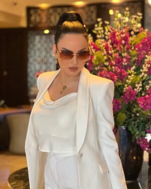 Safaa Sultaan Instagram - لا تحكم علي من كتاباتي !!
قد أكتب أشعارا عن الفراق ،،
بينما لم يبعد عني،، أحد !!
وقد أكتب غزلا يوحيك بأني همت ،، حبا !!
بينما لا اقصد أحد ،، لا تحكم على ابتساماتي !!
قد احمل وجعا واحاول كتمانه !!
لا تحكم علي أبدا !!
لأني سأخيب توقعاتك دائماً،،
ارتقي بفكرك فليس كل ما يكتب اقصد به حالي
أنها كلمات راقت لي
وخواطر كتبت وليس واقعي !!!! ❤
❤️ انثي الحوت ❤️
@gefinorrotana @fadel_kamli_official