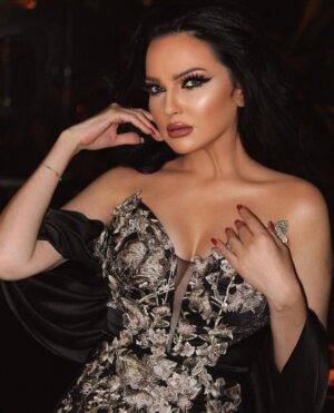 Safaa Sultaan Instagram - النجوميه ليست نجومية الأضواء وانما نجومية النور….
@maherghalayiniprivate 👗 thanks
@fadel_kamli_official 💇♀️
@marcmarounphotography 📸
@thesmallville_hotel 🏨
Makeup py me 💄🌹🌹