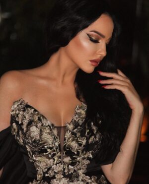 Safaa Sultaan Instagram - النجوميه ليست نجومية الأضواء وانما نجومية النور….
@maherghalayiniprivate 👗 thanks
@fadel_kamli_official 💇♀️
@marcmarounphotography 📸
@thesmallville_hotel 🏨
Makeup py me 💄🌹🌹
