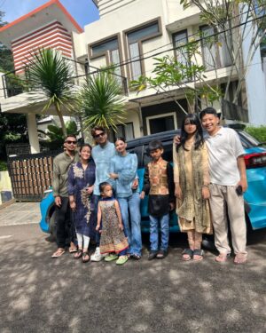 Safira Ratu Sofya Instagram - Happy Eid to my sweetest family and every one else out there, sending lots of love and best wishes, minal aidin walfa idzin 🙏🙏