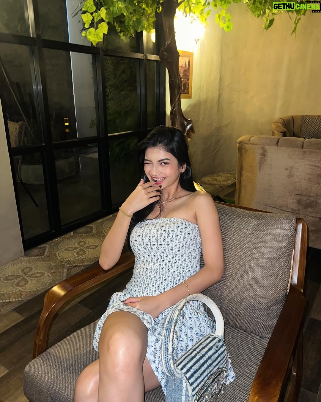 Safira Ratu Sofya - 75.3K Likes - Menurut kalian?? Beli tangga ga?