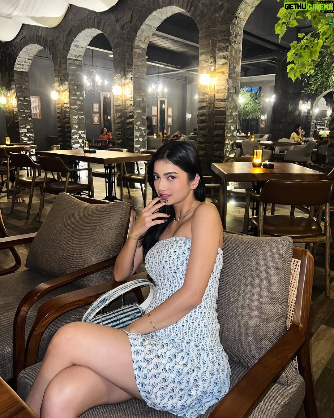 Safira Ratu Sofya - 75.3K Likes - Menurut kalian?? Beli tangga ga?