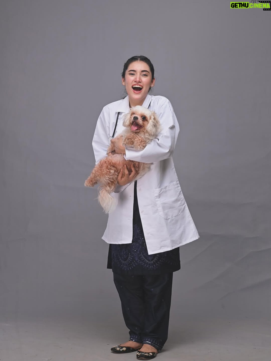 Sahar Hashmi - 123.3K Likes - it’s a family portrait 🤧🐾

Happy Weekend Guys! mercury is in the microwave dont let your emotions take over you — love love 🧡